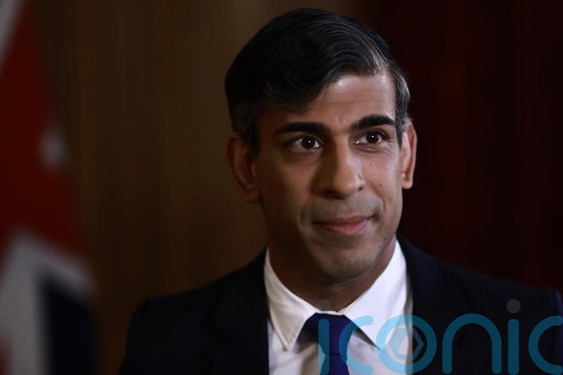 Rishi Sunak’s ban on youngsters smoking clears first Commons hurdle