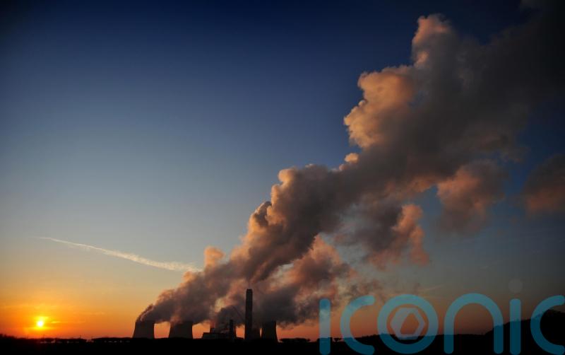 Share of electricity from gas and coal hits hour-long record low of 2.4%