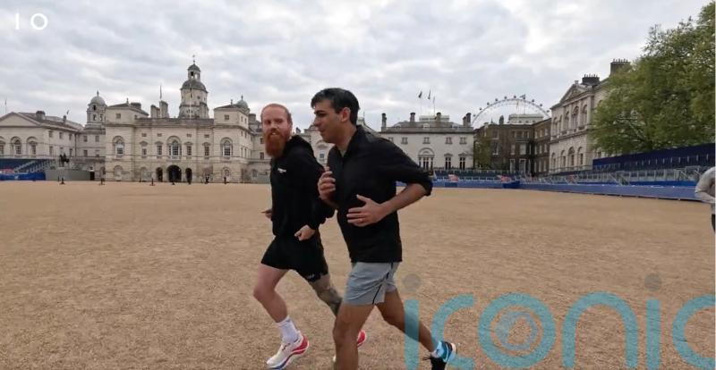 Ultra-runner Russ Cook joins Prime Minister on run around London landmarks