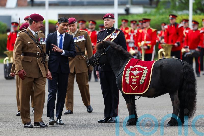 PM congratulates young Paras for serving the country at a ‘dangerous time’