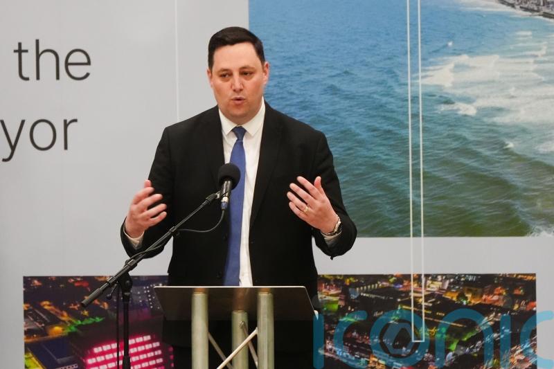 Houchen could ‘absolutely’ work with Starmer and ‘forgot’ blue Tory rosette