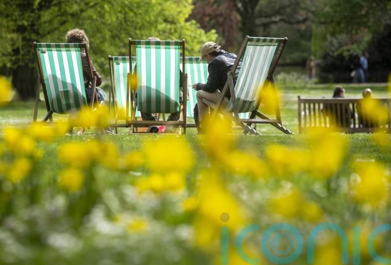 Bank holiday weekend expected to bring sunshine, showers and heavy traffic