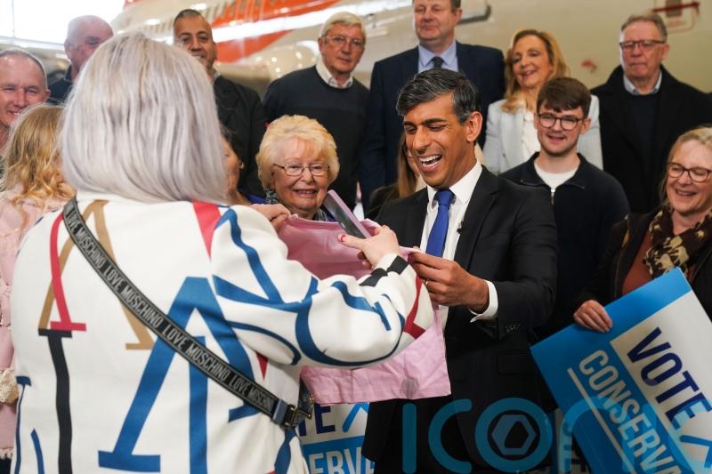 Sunak suffers ballot box drubbing as first day of election results ends