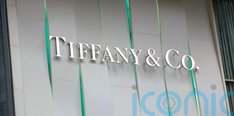 Thief employs classic switch move to steal £200,000 ring from Tiffany store