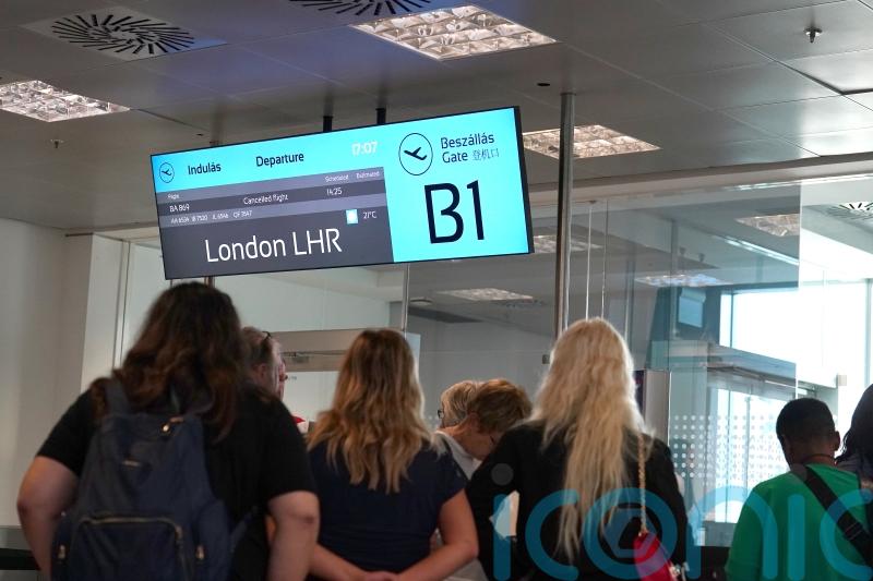 Passport e-gates back online after widespread outage at UK airports