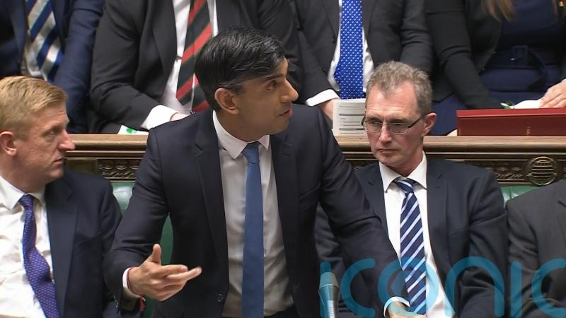Sunak handing migrants a ‘Tory amnesty’ says Starmer as MP defects to Labour