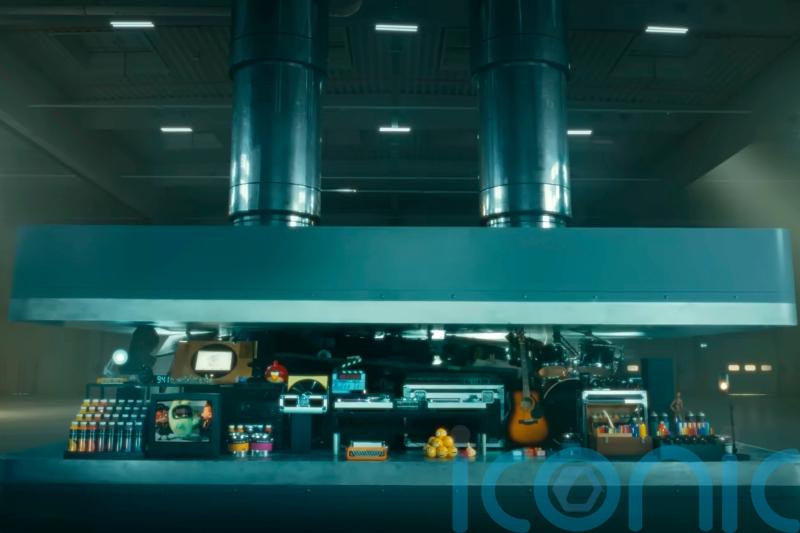 Apple apologises after iPad advert backlash