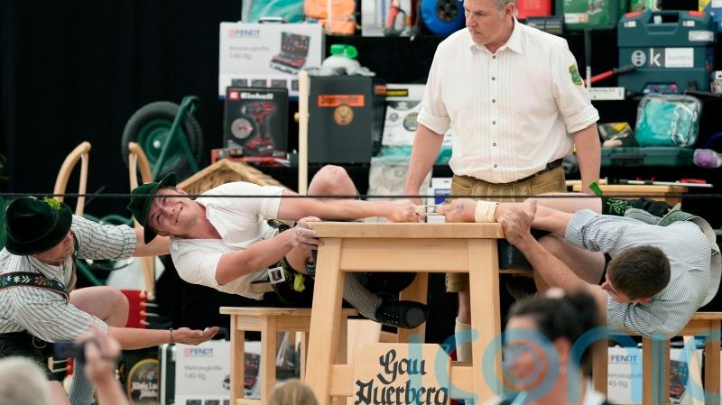 German men compete for title in battle of the strongest fingers