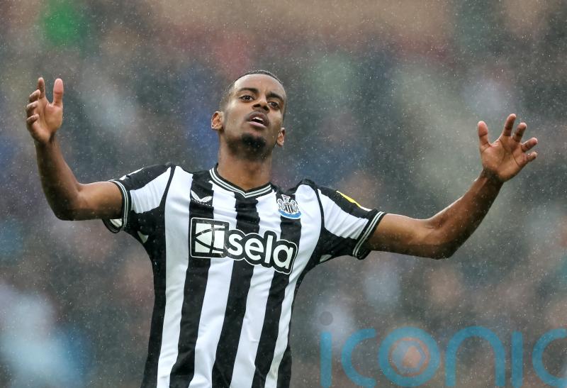 Newcastle wait on Alexander Isak and Callum Wilson fitness ahead of Man Utd trip