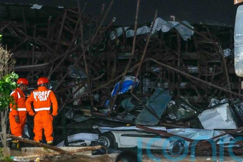 Collapsed billboard leaves three dead and 59 injured after heavy rains in Mumbai