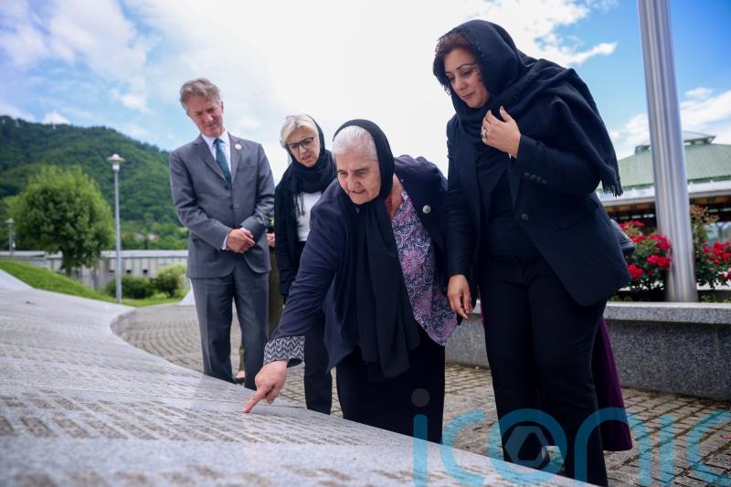 UN approves resolution to commemorate 1995 Srebrenica massacre annually