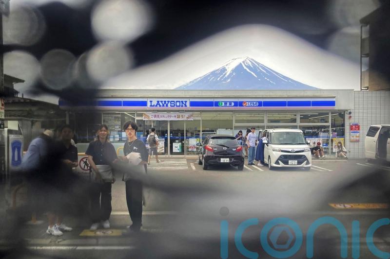 Town finds holes in screen built to prevent tourists taking photos of Mount Fuji