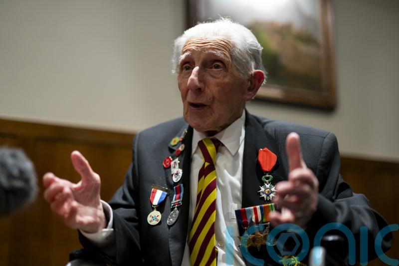 D-Day veteran describes ‘big adventure’ and a cup of tea after landing