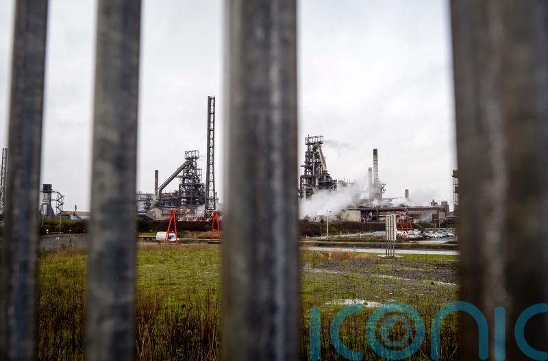 Steelworkers to ban overtime in protest against job losses