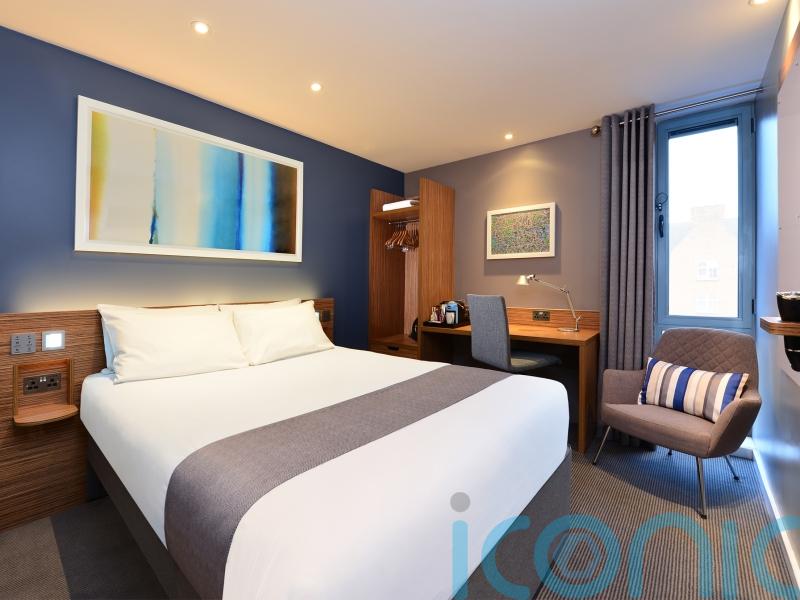 Minimum wage rise and wet weather hits UK hotel industry