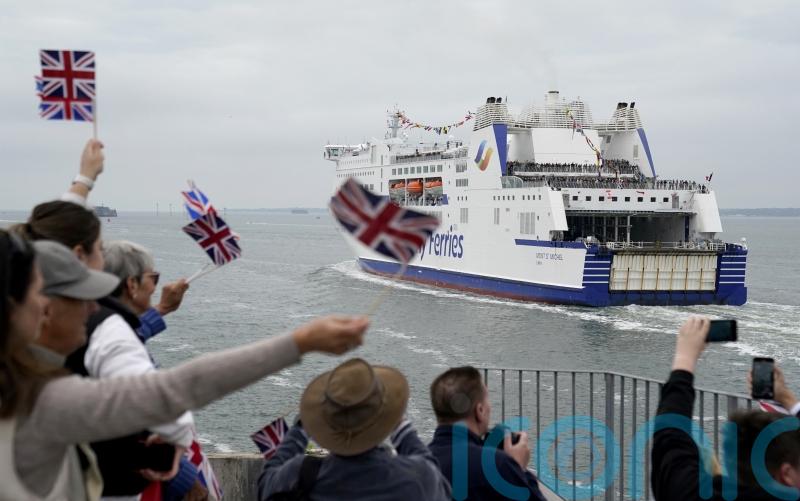 Crowds cheer as D-Day veterans set sail for France