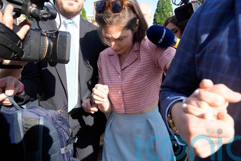 Amanda Knox asks Italian court to clear her of slander charge