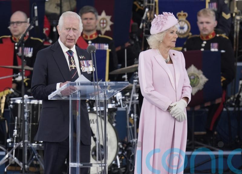 King pays tribute to courage of veterans to mark 80th anniversary of D-Day