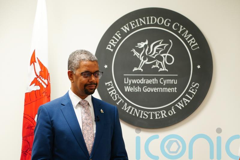 Why is the First Minister of Wales facing a no-confidence vote?