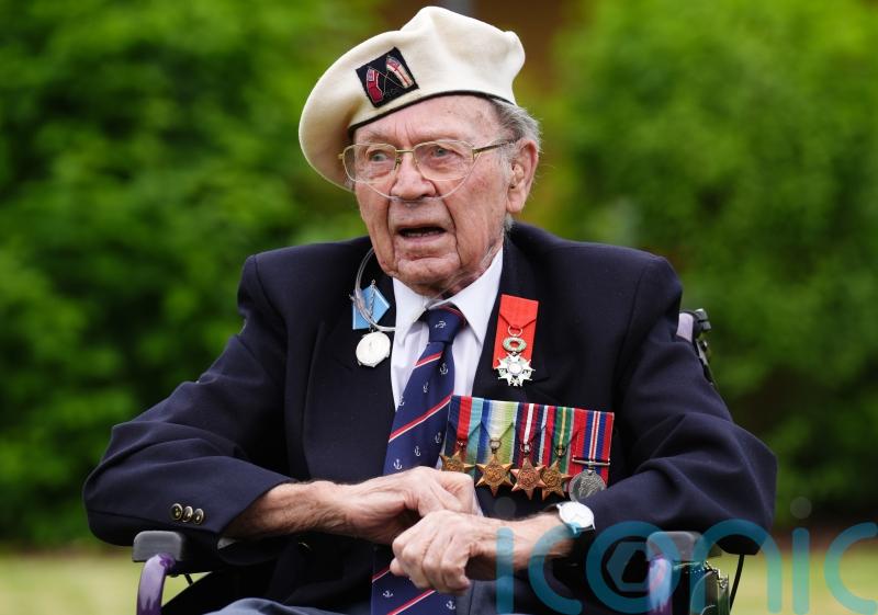 Veterans enjoy D-Day party at military care home