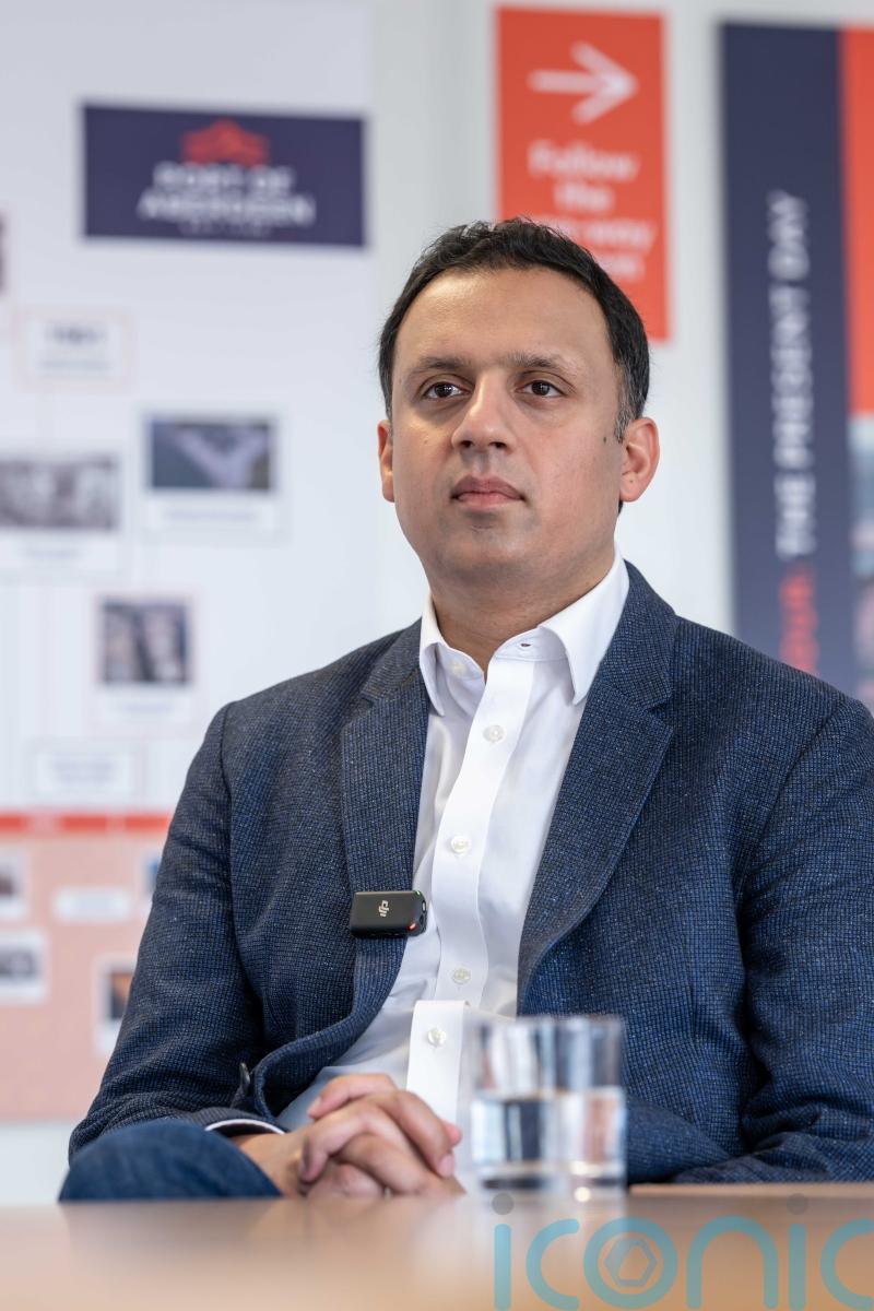 Sarwar confronted by activist over Streeting&rsquo;s comments on NHS reforms