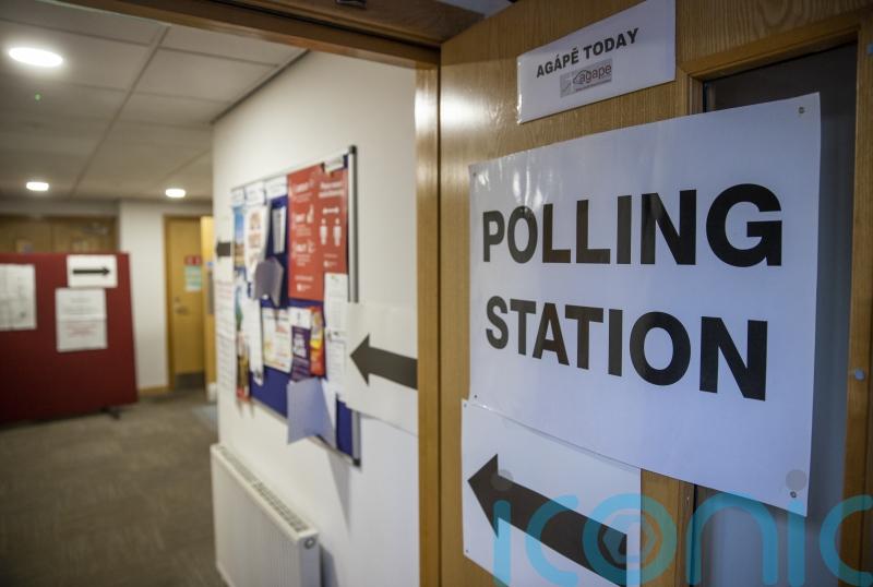 Opinion poll round-up on day 21 of the election campaign
