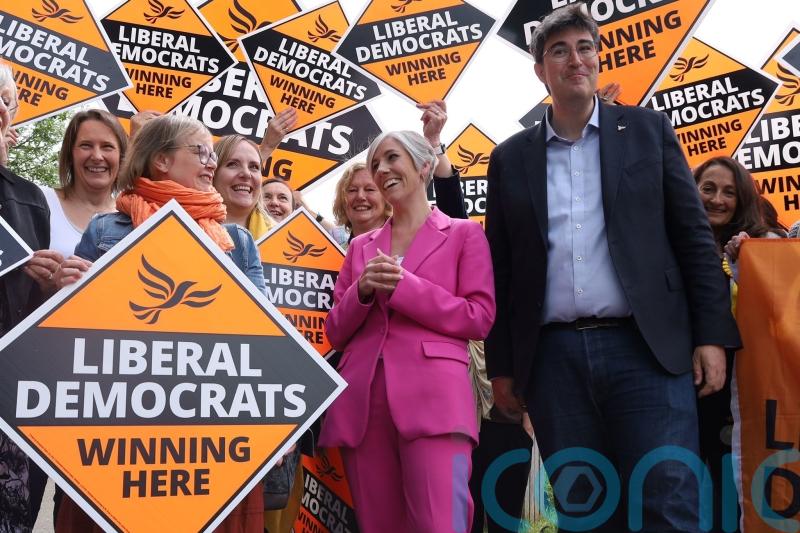 Lib Dem deputy visits ‘knife-edge’ constituency which Jeremy Hunt is contesting