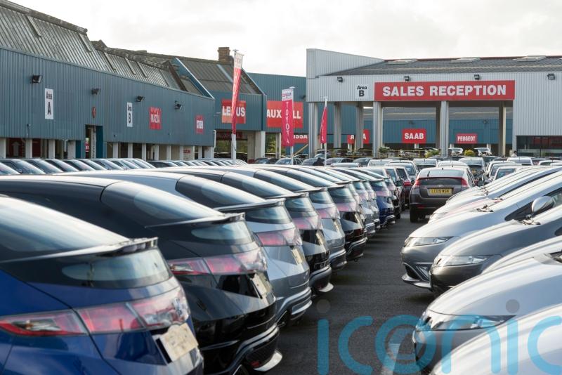 Spending on cars rising three times faster than for public transport fares