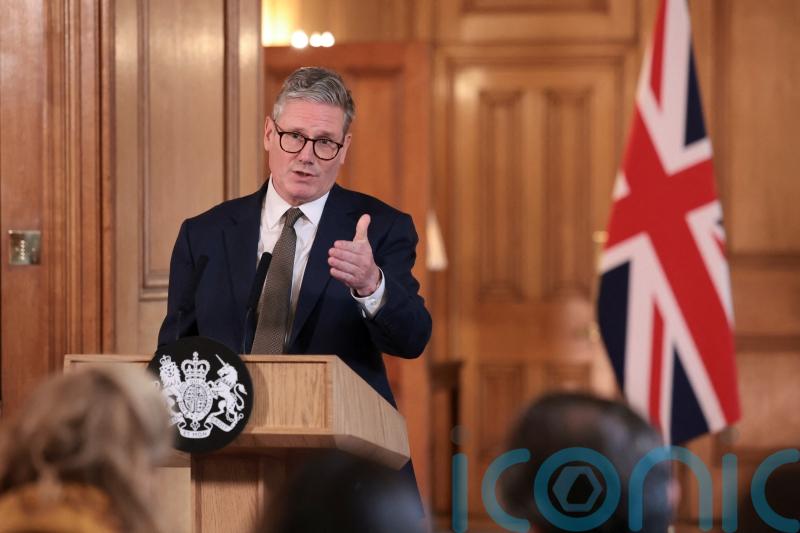 Starmer opens door to metro mayors with promise to push power out of Whitehall