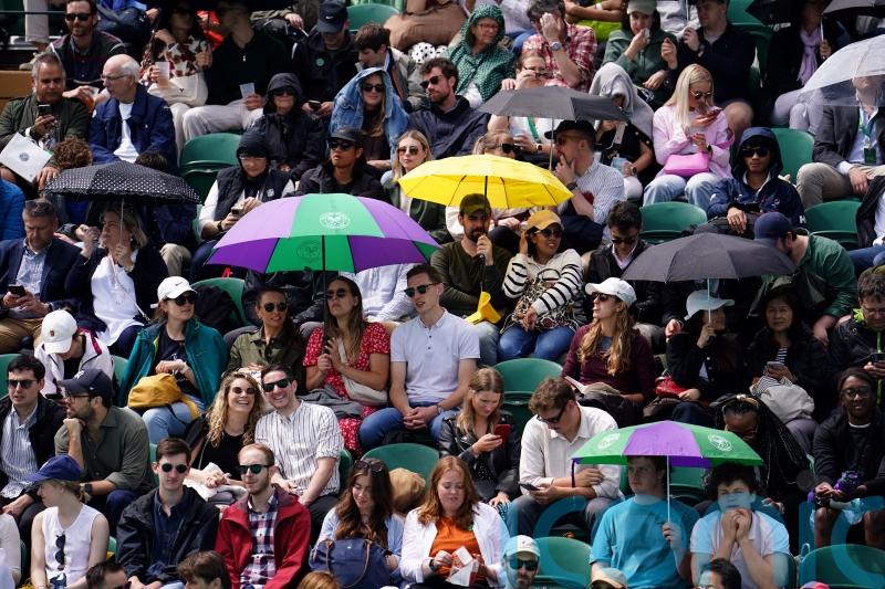 Heavy downpours suspend play on outdoor courts at Wimbledon