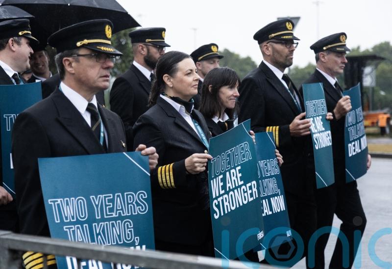 Aer Lingus accepts pilot pay recommendation