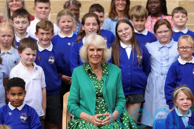 Queen presents children with books during primary school visit