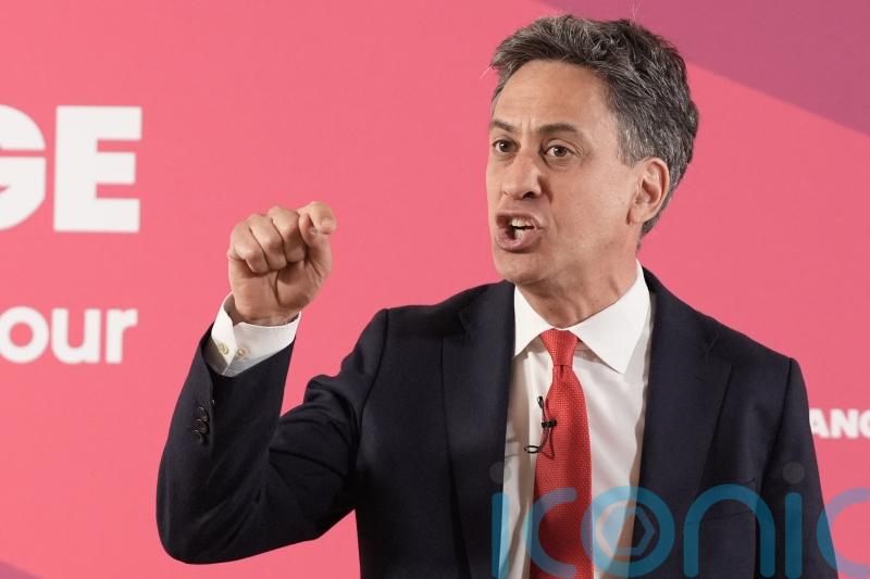 Miliband vows &lsquo;no stone unturned&rsquo; in finding green future for Grangemouth