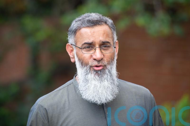 Anjem Choudary would not ‘make it on open mic night at comedy club’, court hears
