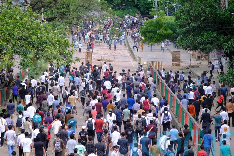 Government urges Bangladesh’s universities to close after six die in protests