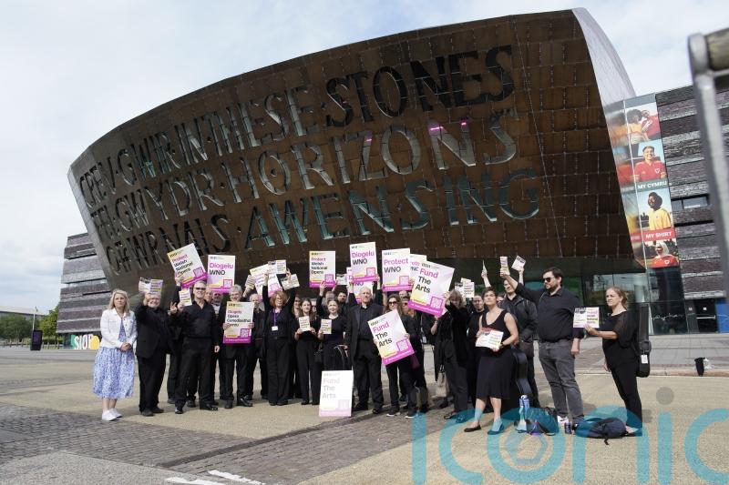 Welsh National Opera musicians vote to strike over cuts