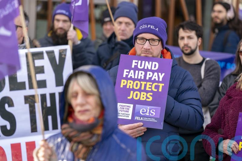 Minister accused of ‘lack of action’ in colleges dispute