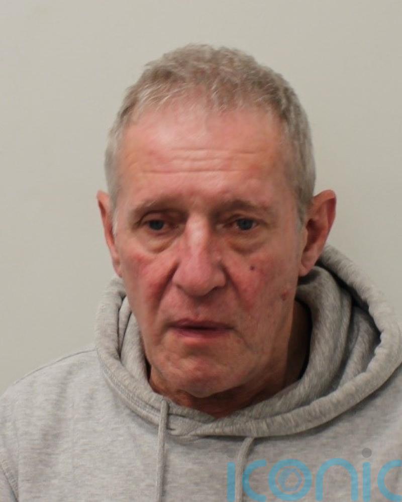 Manhunt launched after prisoner absconds from London hospital