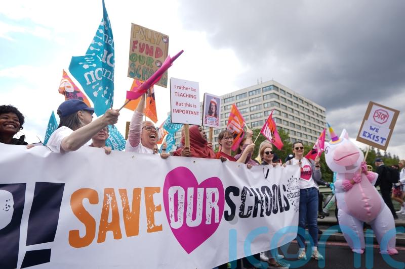 Public sector pay rises could cost up to £10 billion, economist warns