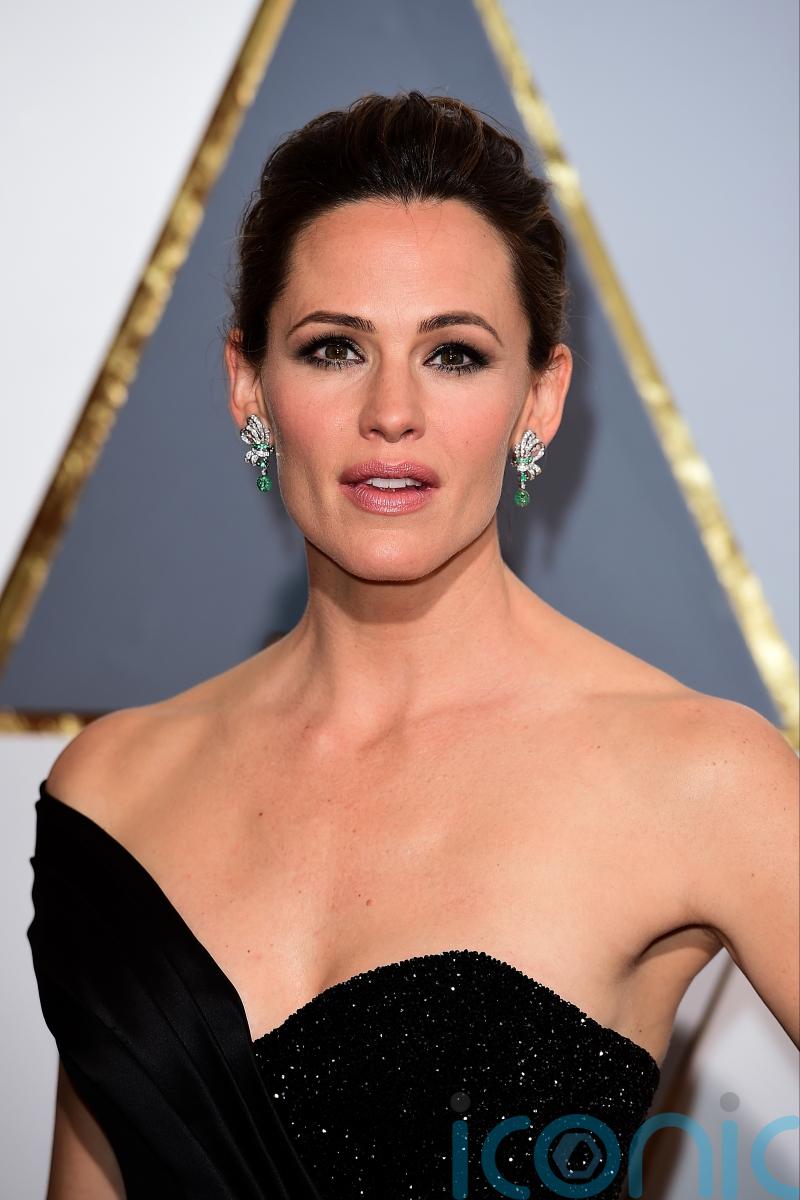 Jennifer Garner gets stuck in lift for over an hour at first Comic Con