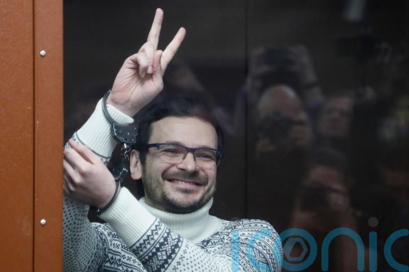 Jailed Kremlin critic moved to unknown location with other dissidents