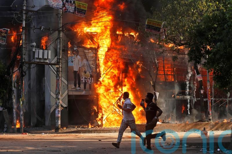 Anti-government protesters in Bangladesh plan march to capital