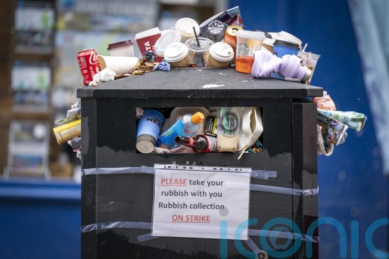Talks set to begin over new pay offer which could avert bin strikes