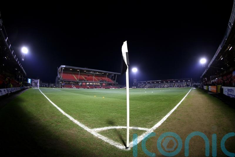 Grimsby reach Carabao Cup second round by beating Bradford on penalties