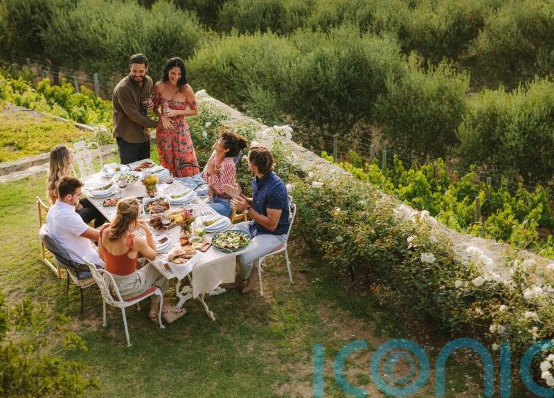 How to dress for a garden party