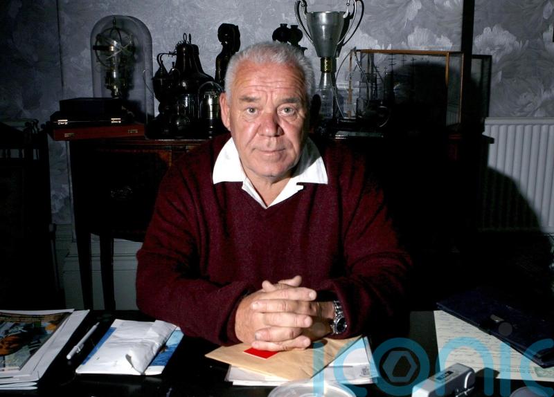Sailor Tony Bullimore became famous for surviving four days in capsized yacht