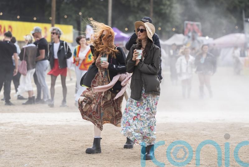 Leeds Festival facing windy conditions for final day