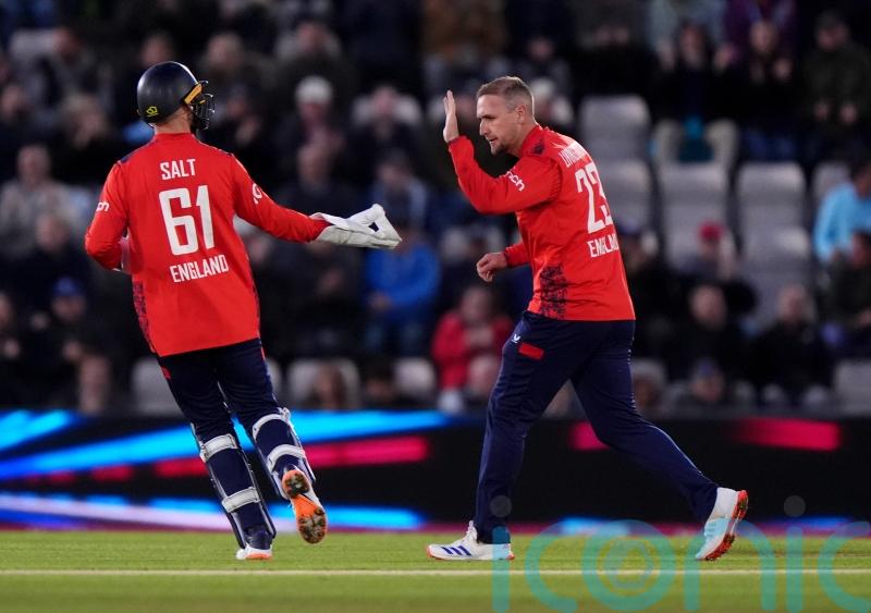Australia’s innings ends with a whimper after England weather early storm