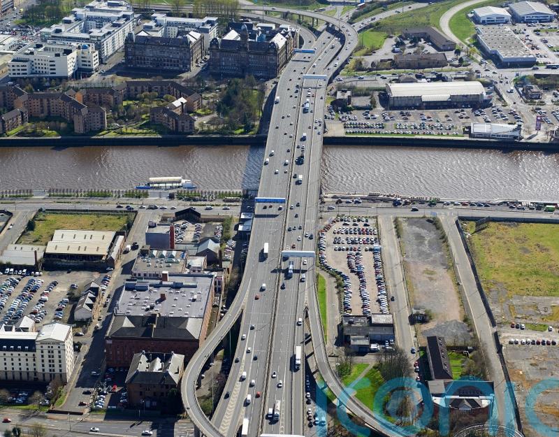 Five vehicles involved in rush-hour crash on M8