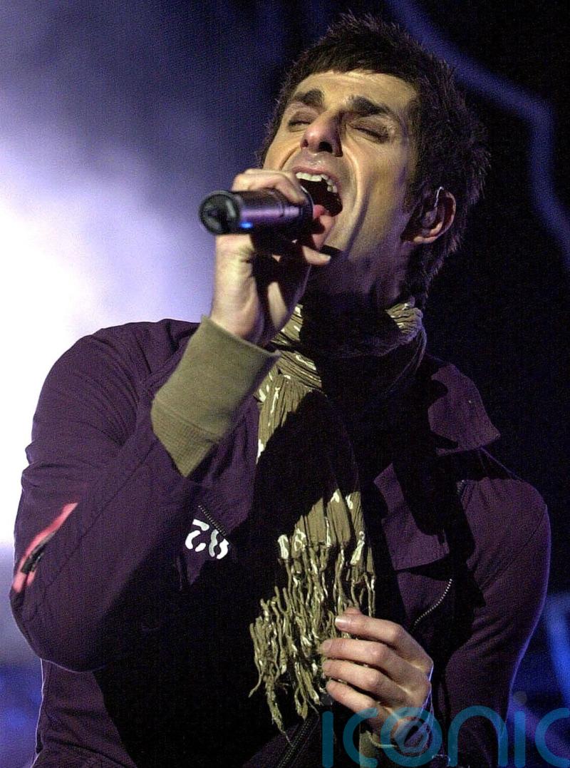 Scuffle between Jane’s Addiction band members broken-up on stage